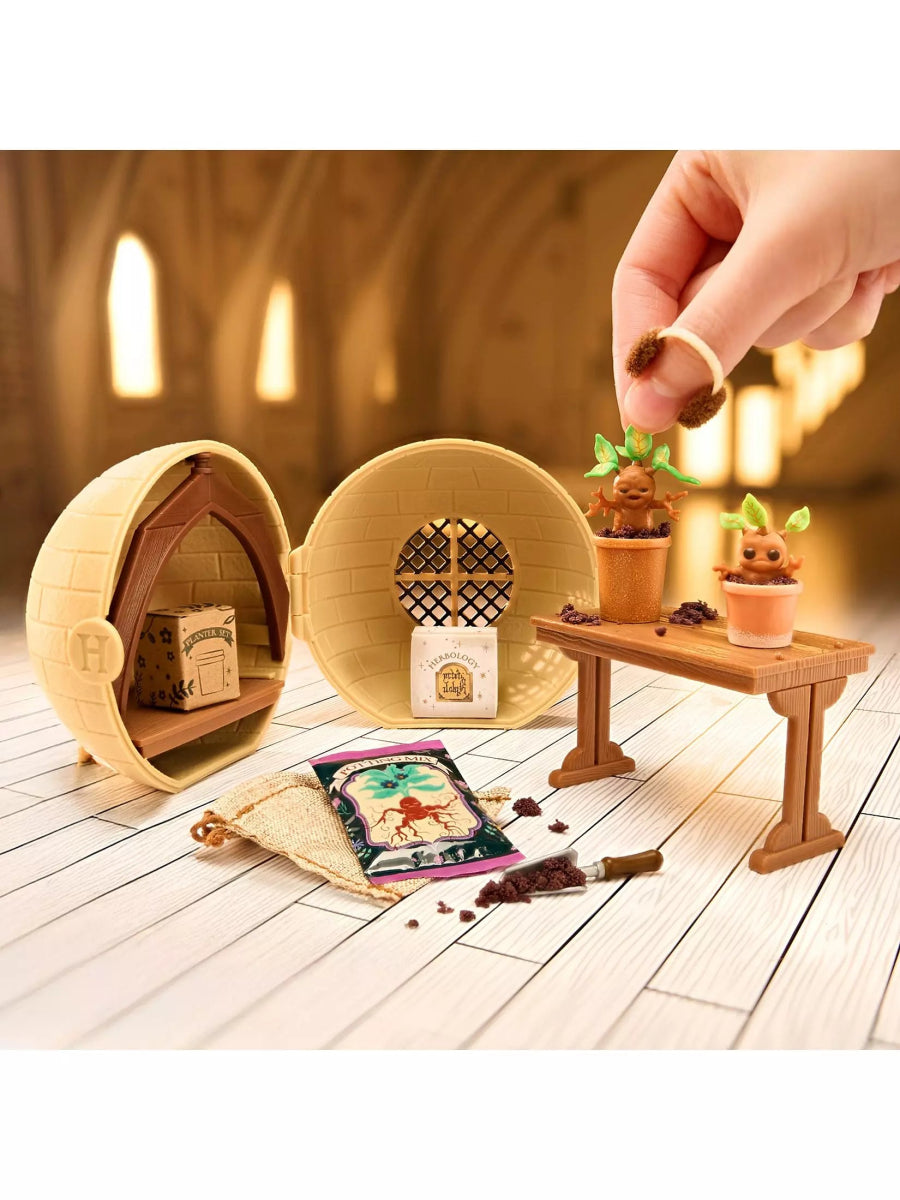 MGA's Miniverse Make It Mini Back to Hogwarts Harry Potter (1 RANDOM Supplied) - Inspire Newquay